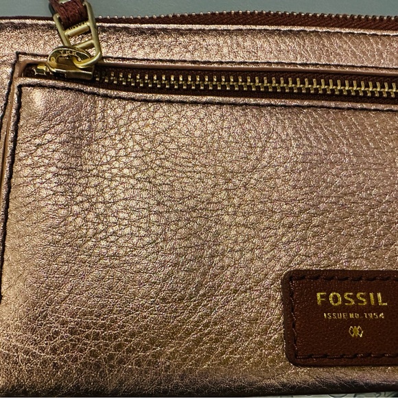 Fossil Metallic Pebble Leather Zip Wallet Wristlet - Picture 4 of 8